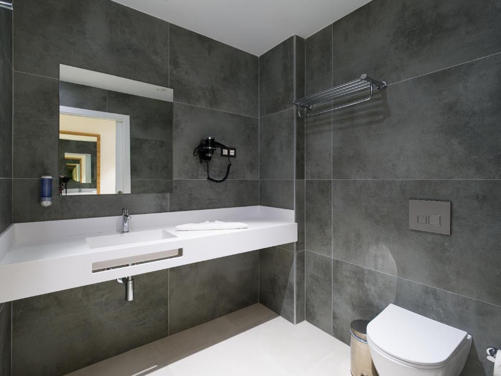 hotel-mg-poniente-executive-suite-104_17043661427